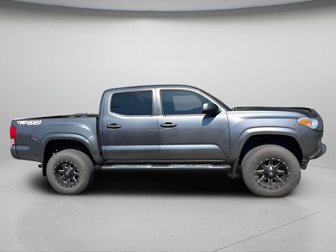 Used 2017 Toyota Tacoma SR w/ Tow Package AWD/4WD image 6