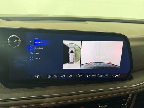 Used 2025 Chevrolet Suburban High Country image 26