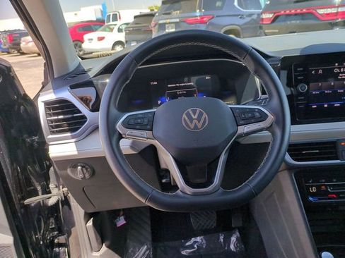 Used 2025 Volkswagen Taos SE FWD image 20