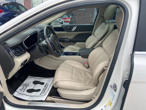 Used 2017 Lincoln Continental Select w/ Continental Climate Package image 12