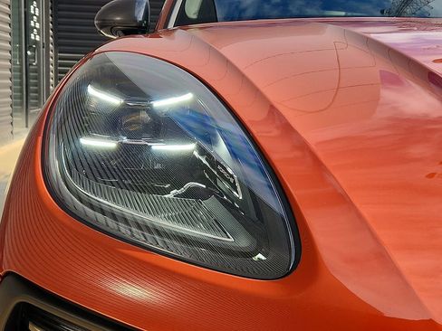 Certified 2025 Porsche Macan Turbo image 8