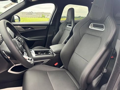 New 2025 Jaguar F-PACE R-Dynamic S image 11