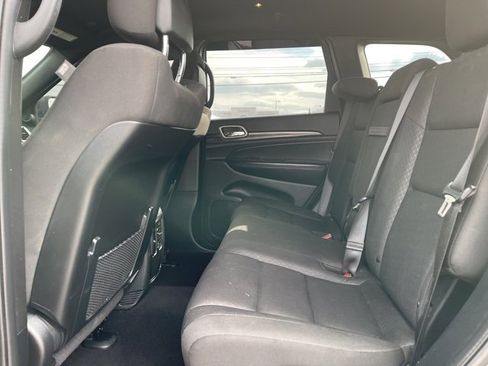 Used 2020 Jeep Grand Cherokee Laredo image 11
