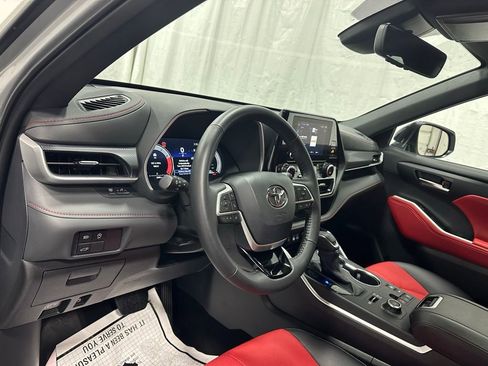 Used 2025 Toyota Highlander XSE image 15