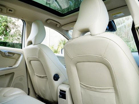 Used 2015 Volvo XC60 T5 Platinum image 26