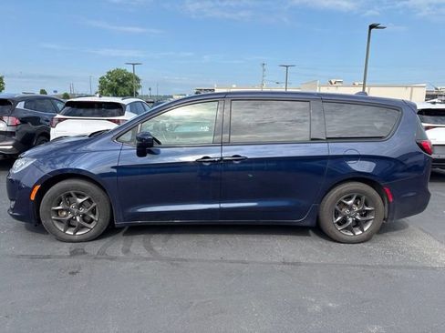 Used 2020 Chrysler Pacifica Touring w/ S Appearance Package FWD image 10