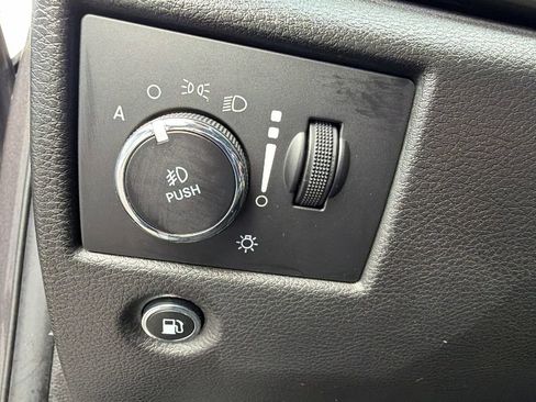 Used 2021 Jeep Grand Cherokee Laredo image 30