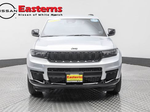 Used 2024 Jeep Grand Cherokee L Laredo image 2