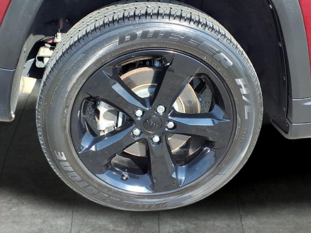Used 2025 Jeep Grand Cherokee L Altitude RWD image 9