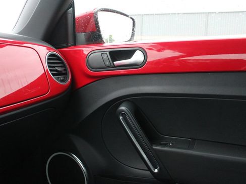 Used 2012 Volkswagen Beetle 2.5 FWD image 18