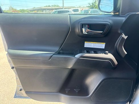 Used 2020 Toyota Tacoma TRD Off-Road w/ Technology Package AWD/4WD image 13
