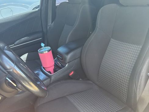 Used 2019 Dodge Charger GT RWD image 2
