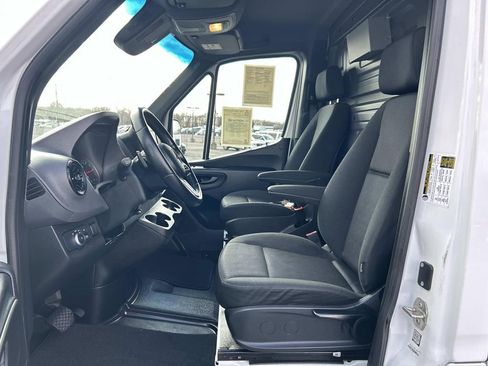 Used 2022 Mercedes-Benz Sprinter 1500 image 20
