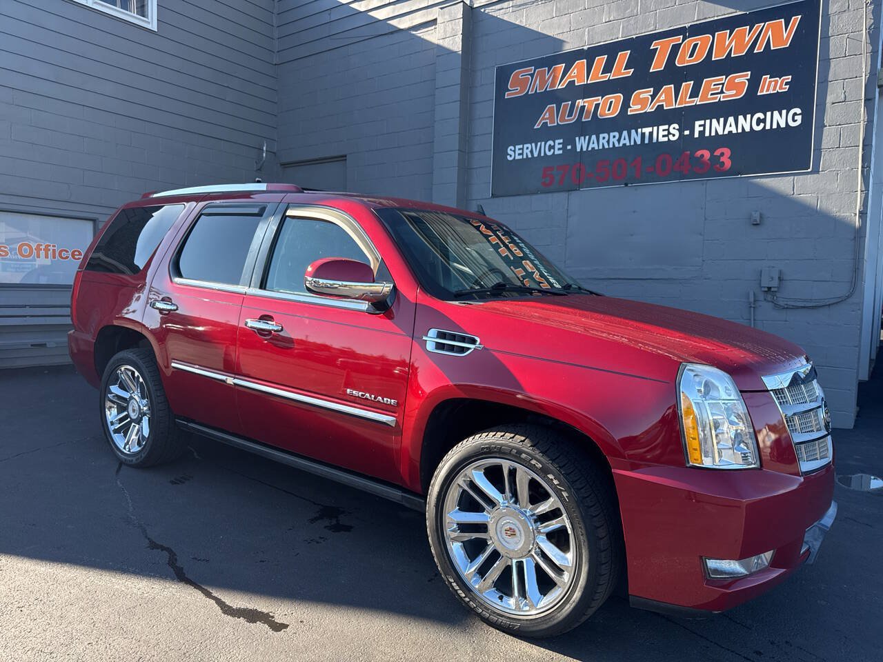 Used 2013 Cadillac Escalade Platinum AWD/4WD image 1