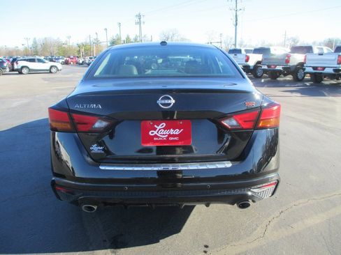 Used 2023 Nissan Altima 2.5 SR w/ SR Premium Package image 6