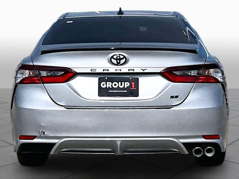 Used 2022 Toyota Camry SE FWD image 5