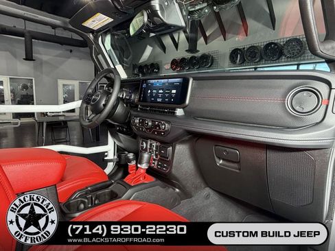 Used 2025 Jeep Wrangler Unlimited Rubicon AWD/4WD image 25