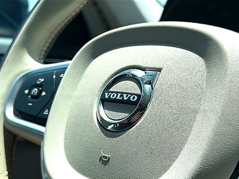 Used 2022 Volvo XC90 T6 Momentum w/ Advanced Package AWD/4WD image 32
