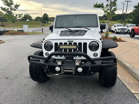 Used 2016 Jeep Wrangler Unlimited Sahara AWD/4WD image 3
