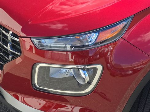 Used 2024 Hyundai Venue SEL image 37
