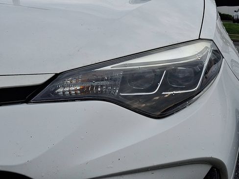 Used 2018 Toyota Corolla SE w/ SE Premium Package FWD image 9