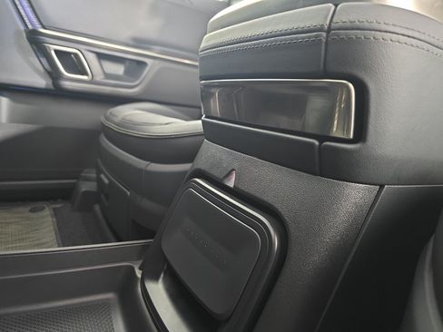 Used 2023 Rivian R1S Adventure AWD/4WD image 31