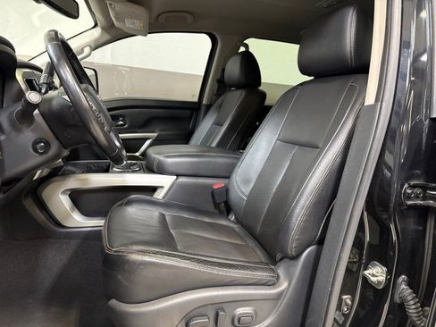 Used 2018 Nissan Titan SL w/ Chrome Package image 14