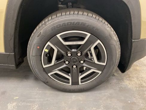 Used 2026 Jeep Cherokee Laredo AWD/4WD image 29