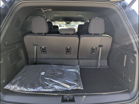 New 2026 Chevrolet Traverse LT w/ Driver Confidence Package FWD image 17