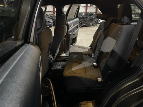 Used 2016 Ford Explorer XLT image 19
