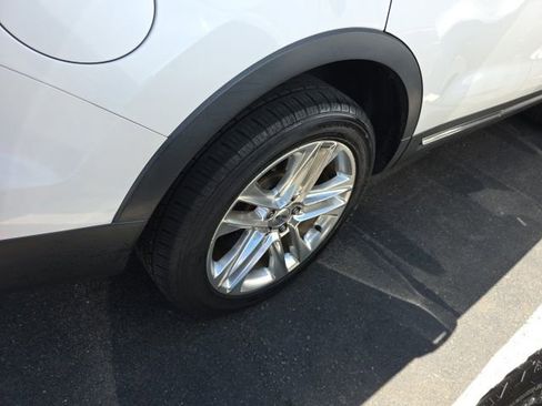 Used 2016 Ford Explorer XLT w/ Equipment Group 202A AWD/4WD image 9