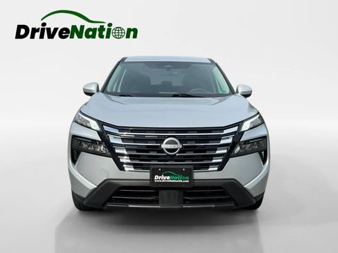 Used 2024 Nissan Rogue SV AWD/4WD image 2