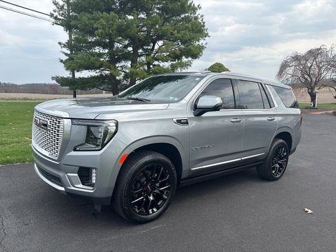 Used 2024 GMC Yukon Denali w/ LPO, Floor Liner Package image 1