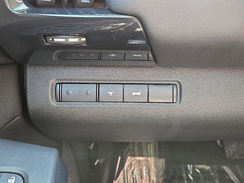 Used 2025 Nissan Pathfinder SV image 26