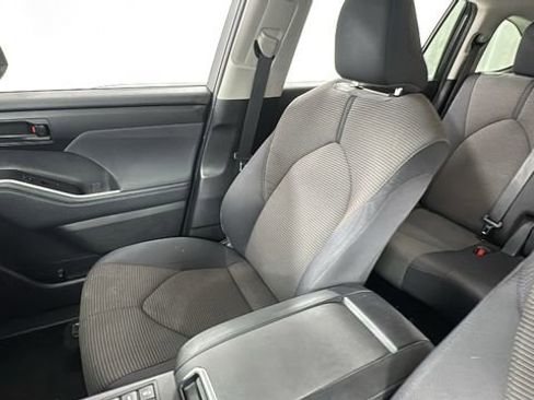 Used 2024 Toyota Highlander LE image 13