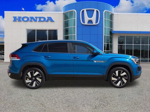 Used 2024 Volkswagen Atlas Cross Sport SE FWD image 2