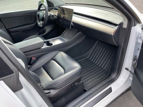 Used 2022 Tesla Model Y Performance image 20