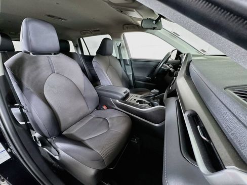Used 2021 Toyota Highlander LE AWD/4WD image 27