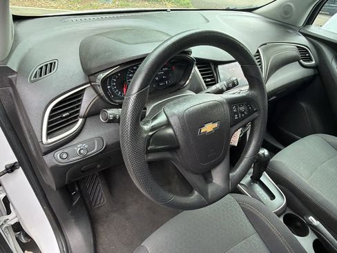 Used 2020 Chevrolet Trax LS FWD image 10