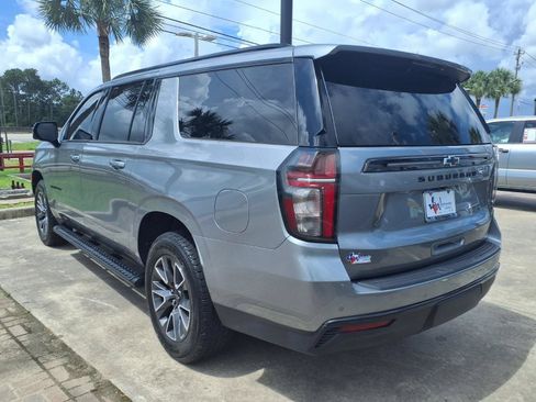 Used 2023 Chevrolet Suburban Z71 w/ Luxury Package AWD/4WD image 8