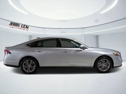 Used 2024 Honda Accord EX image 2