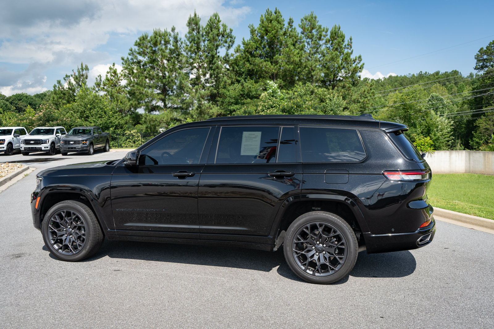 Used 2024 Jeep Grand Cherokee L Summit AWD/4WD image 7