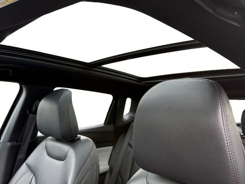 Used 2024 Jeep Compass Limited w/ Sun and Sound Group image 19