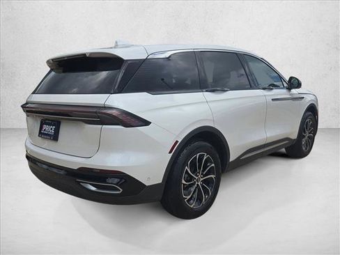Used 2024 Lincoln Nautilus Premier AWD/4WD image 5