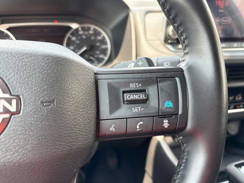 Used 2025 Nissan Rogue SV FWD image 38
