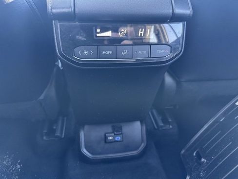 Used 2022 Toyota Highlander XLE image 10
