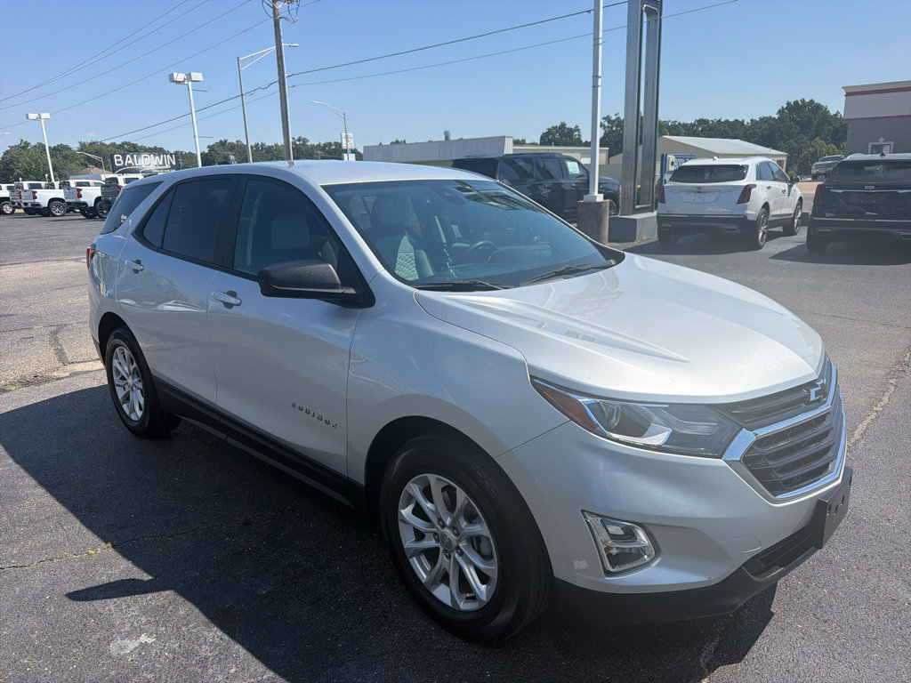 Used 2021 Chevrolet Equinox LS w/ LS Convenience Package FWD image 3