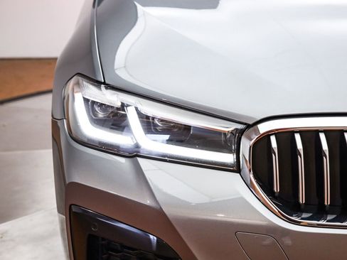 Used 2023 BMW 530e w/ M Sport Package RWD image 5