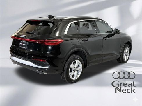Certified 2025 Audi Q5 Premium w/ Convenience Package image 11