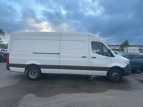 Used 2019 Mercedes-Benz Sprinter 170 Cargo image 2
